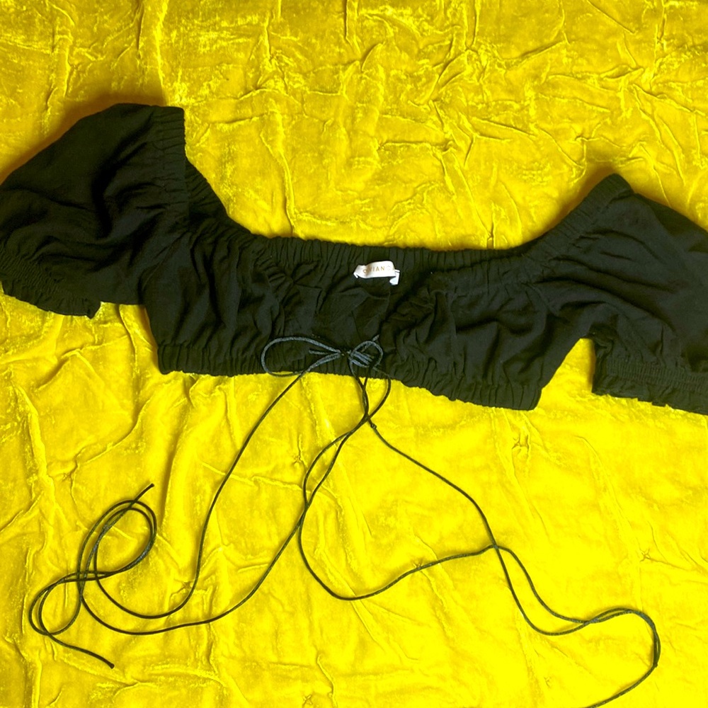 Black Cropped top